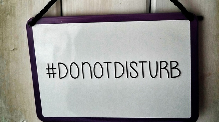 Do not Disturb (DND) ในโรงแรม ตรวจสอบอย่างไรให้ปลอดภัย?